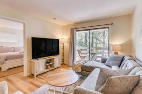 Walk to Beach Hilton Head Condo with Pool Access!
